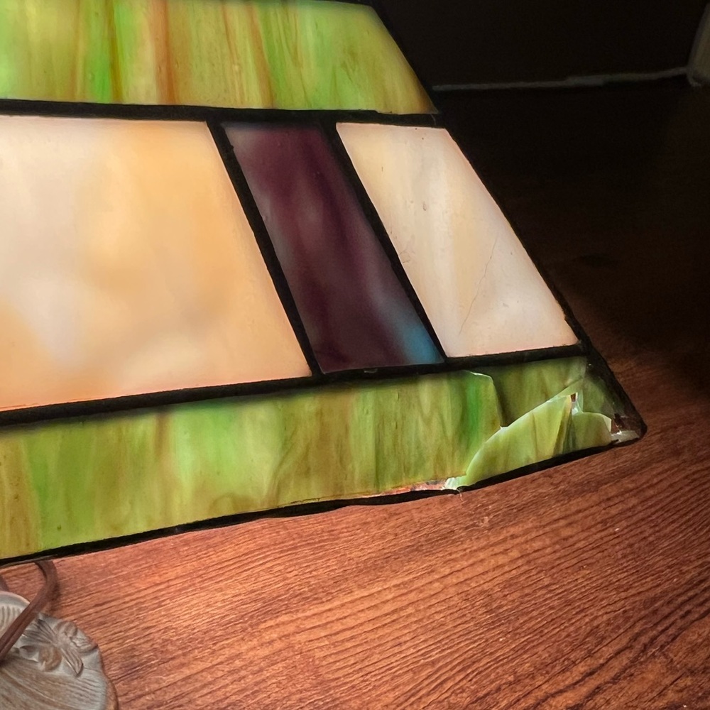 Underwriters Laboratory Vintage Small Portable Tiffany Stained Glass Lamp - Picture 8 of 14